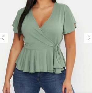 🍂🍁⚘️BOOHOO PLUS RIB WRAP CAP SLEEVE PEPLUM TOP 20